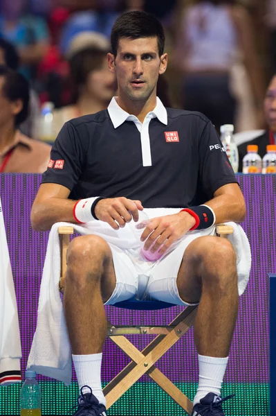 Novak Djokovic en el partido de tenis exposición — Foto de Stock