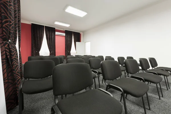 Reunião de negócios, sala de seminários, sala de conferências, interior — Fotografia de Stock