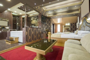 Lüks bir otel odası.