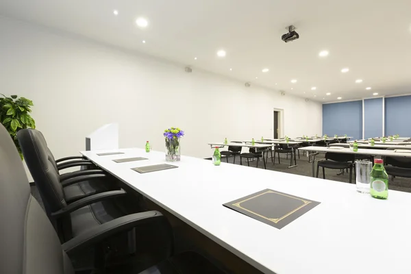 Interior de una sala de conferencias — Foto de Stock