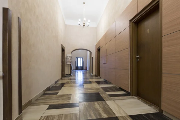 Folyosó egy elegáns szálloda — Stock Fotó