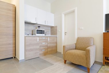 Bir otel daire mutfak ile iç