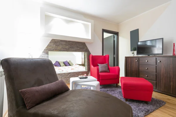 Interior de una moderna sala de estar interior en el apartamento del hotel —  Fotos de Stock