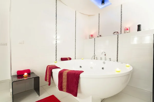 Interior of a luxury white bathroom with jacuzzi bath — Stock Image Interior of a luxury white bathroom with jacuzzi bath Royalty Free Stock Images