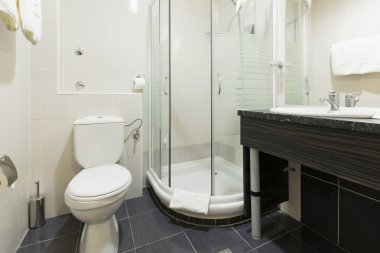 Otel banyosunun içi.