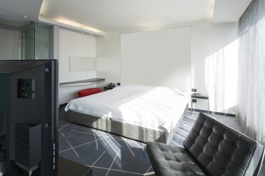 Sabah, güneş ışığı çift otel odasında iç