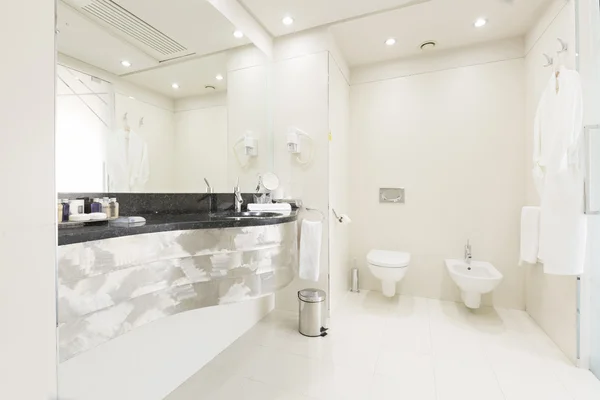 现代酒店浴室内 — 图库照片