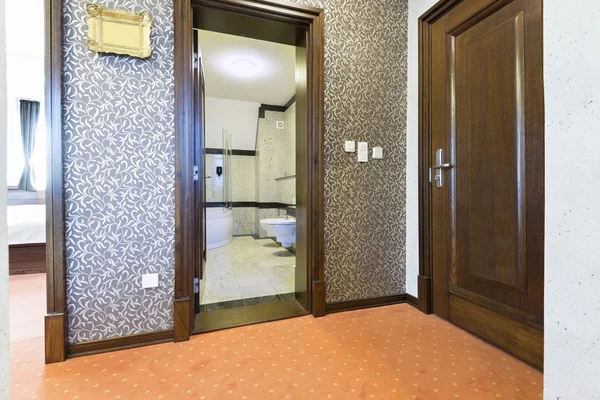 Interieur van een hotelbadkamer — Stockfoto