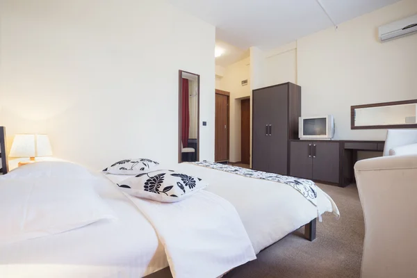 モダンなホテルの寝室のインテリア — ストック写真