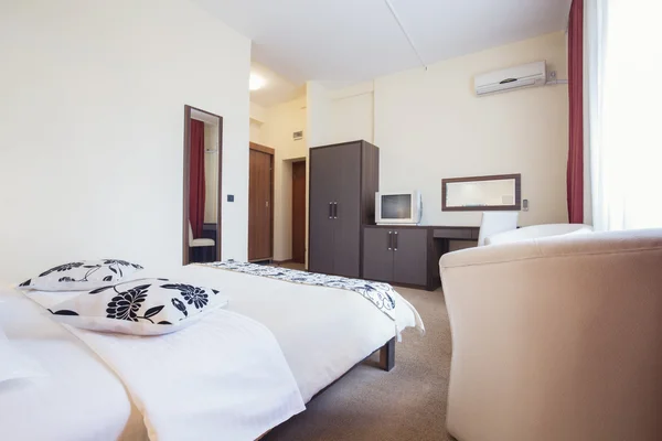 モダンなホテルの寝室のインテリア — ストック写真