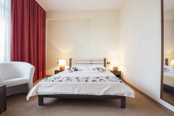 Modern hotel bedroom interior — Stock Photo, Image