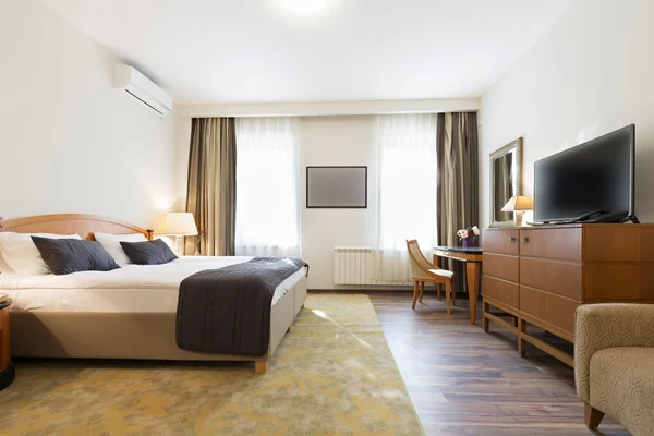 Interior of a double bed hotel room — Stock Photo, Image