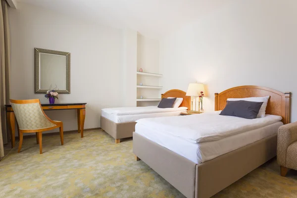 Interieur van een Tweepersoonskamer hotel — Stockfoto