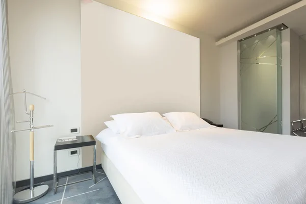 Interior of a hotel bedroom — Stock Photo, Image