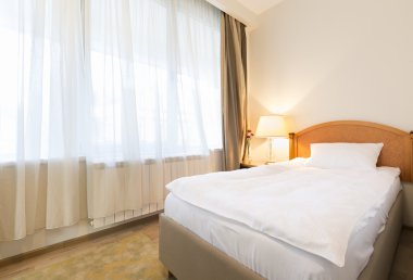 Bir yatak odasının içi.