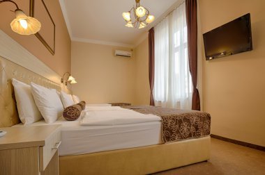 Masterbed bir otel yatak odası iç