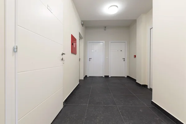 Koridor v bytě budovy — Stock fotografie
