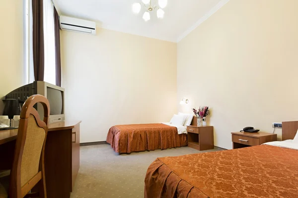 Bir Çift Kişilik Yatak otel odası iç — Stok fotoğraf