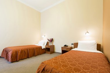 bir adet Çift Kişilik Yatak otel odasında iç