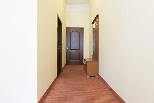 Korridoren i en hotellbyggnad — Stockfoto