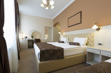 Masterbed bir otel yatak odası iç