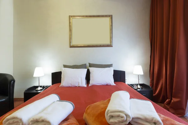 Interior of a hotel bedroom — Stock Photo, Image