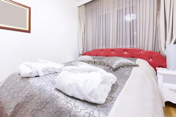 Hotel moderno dormitorio interior —  Fotos de Stock