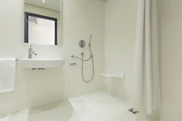 Moderno bagno interno dell'hotel — Foto Stock