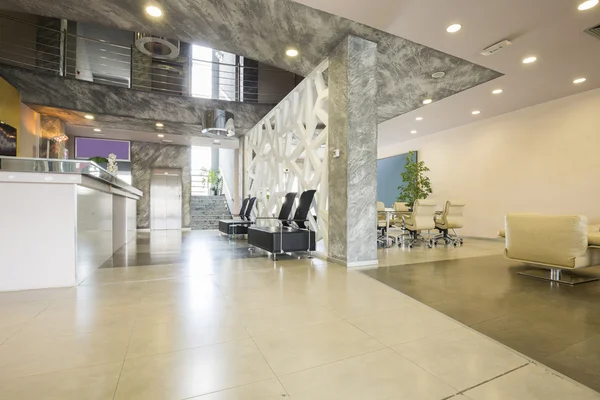 Lobby moderna con reception — Foto Stock