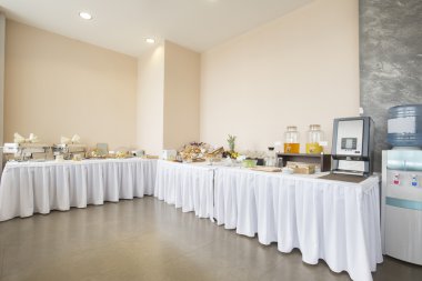 Otel restoranında kahvaltı büfesi