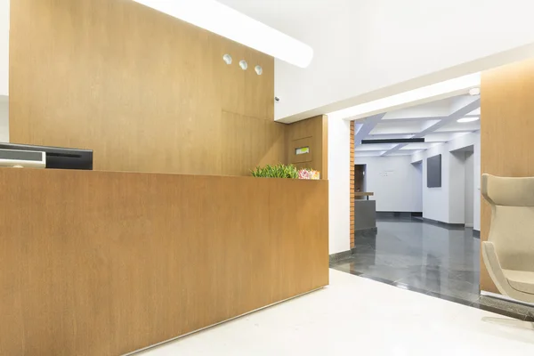 Reception area with wooden reception table — Stock Photo, Image