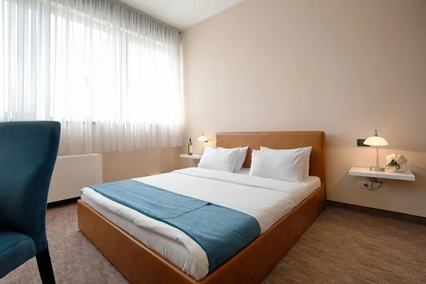 Elegant hotel bedroom interior — Stock Photo, Image