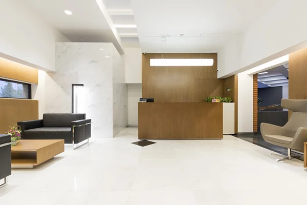 Reception area with wooden reception desk — Stock Photo, Image