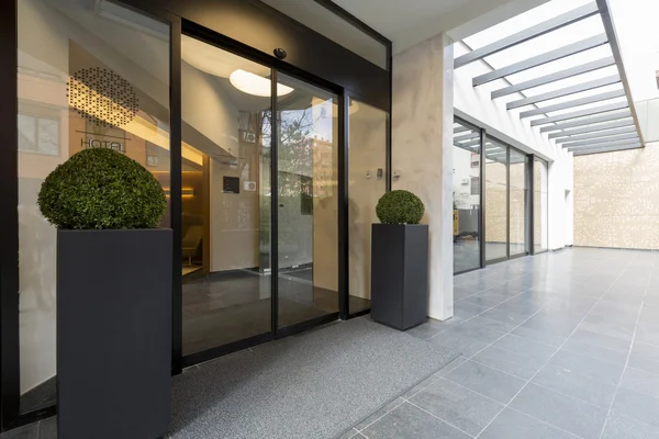 Modern elegant building entrance — Stock Photo, Image