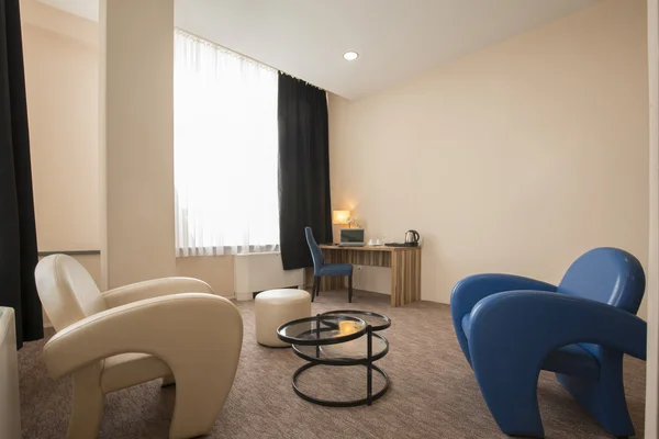 近代的なホテルの部屋のインテリア — ストック写真