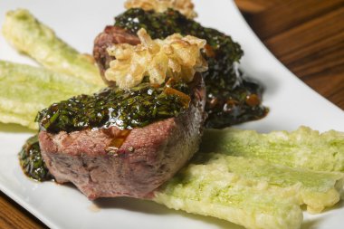 Sığır filetosu bıçaklamak ezme ve tempura