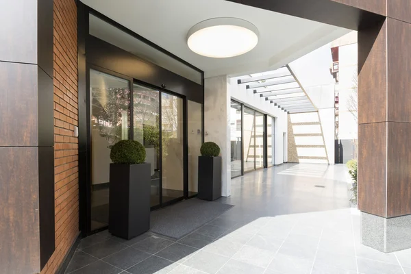 Modern elegant building entrance — Stock Photo, Image