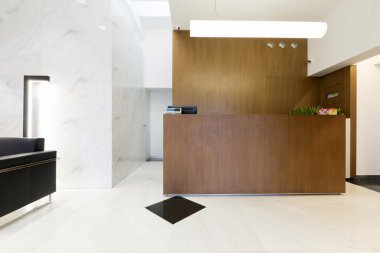 Ahşap ön büro ile Resepsiyon alanı