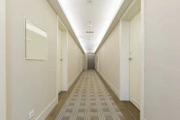 Interno di un corridoio alberghiero — Foto Stock