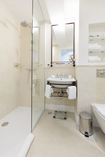 Inredning i ett modernt badrum — Stockfoto