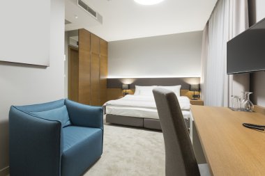 Lüks otel yatak odasında akşam