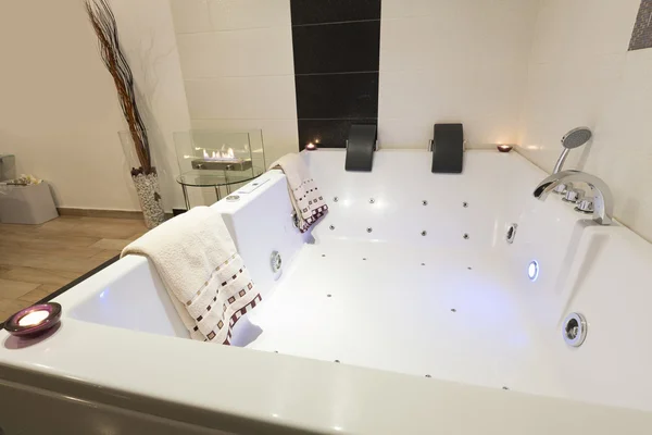 Luxury bathroom with jacuzzi bath — Stock Photo, Image