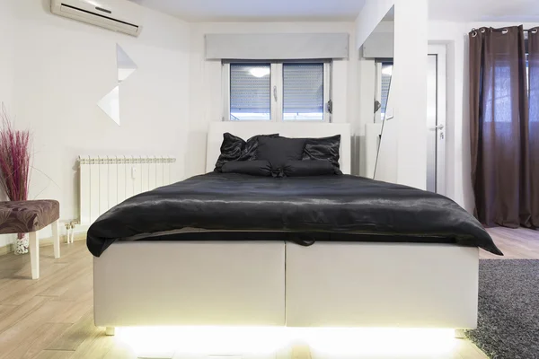 Interior de un dormitorio moderno de lujo — Foto de Stock