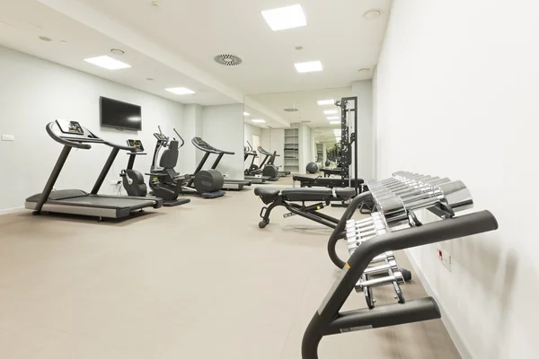 Interior de un gimnasio moderno — Foto de Stock