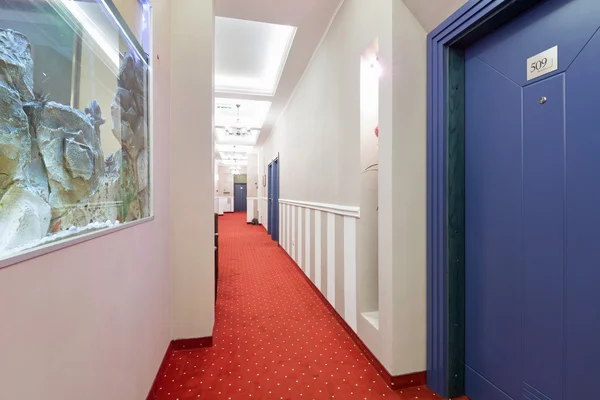 Koridor v moderní hotel — Stock fotografie