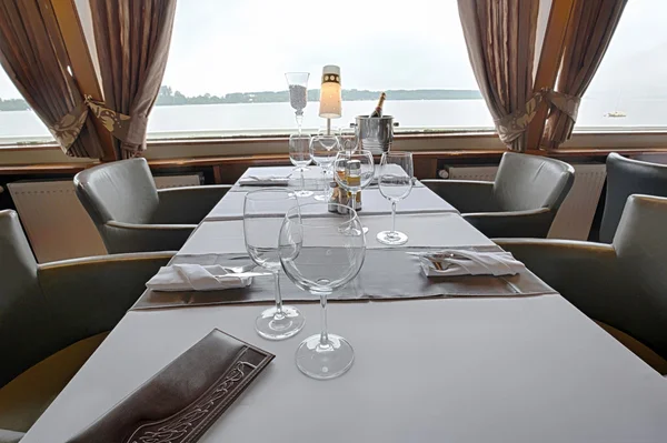 Bir cruise tekne Restoran iç — Stok fotoğraf