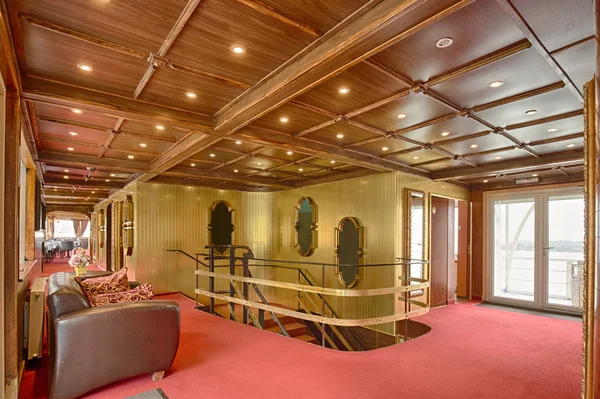 Interior de um barco de cruzeiro de luxo — Fotografia de Stock