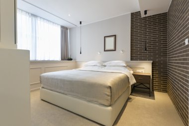 Sabah bir çift otel odasında iç