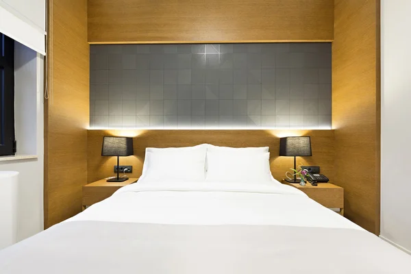 近代的な新しいホテルの部屋のインテリア — ストック写真
