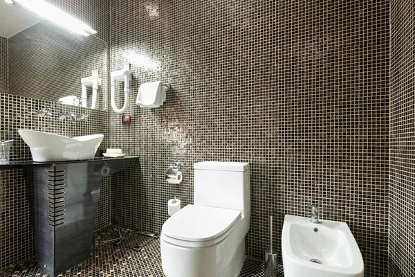 Interior de un moderno cuarto de baño del hotel — Foto de Stock